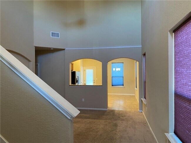 Building Photo - 617 Pinnacle Dr