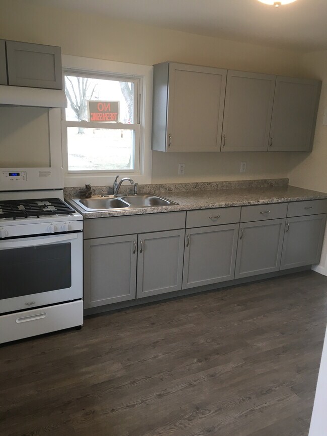 Building Photo - 420 61st Ave