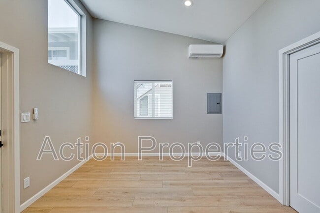 Building Photo - 368 Camille Ct