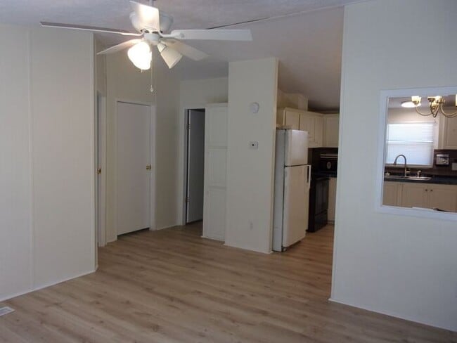 Building Photo - 3 Bedroom 2 Bath Home on over 1 Acre in Ro...