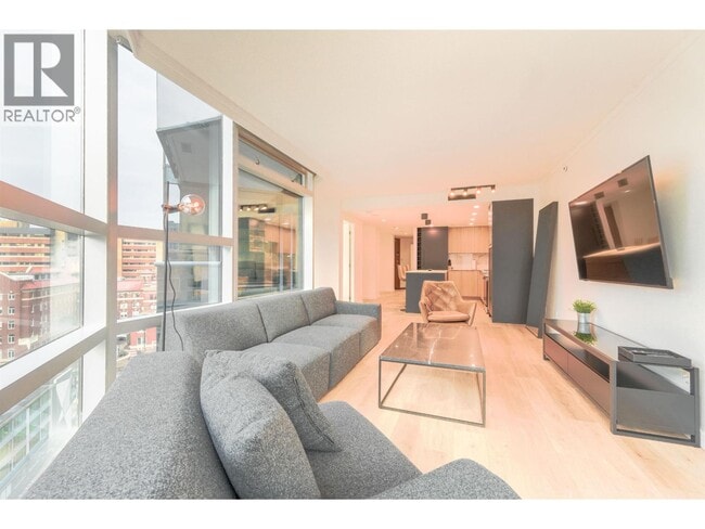 Building Photo - 1050 Burrard St