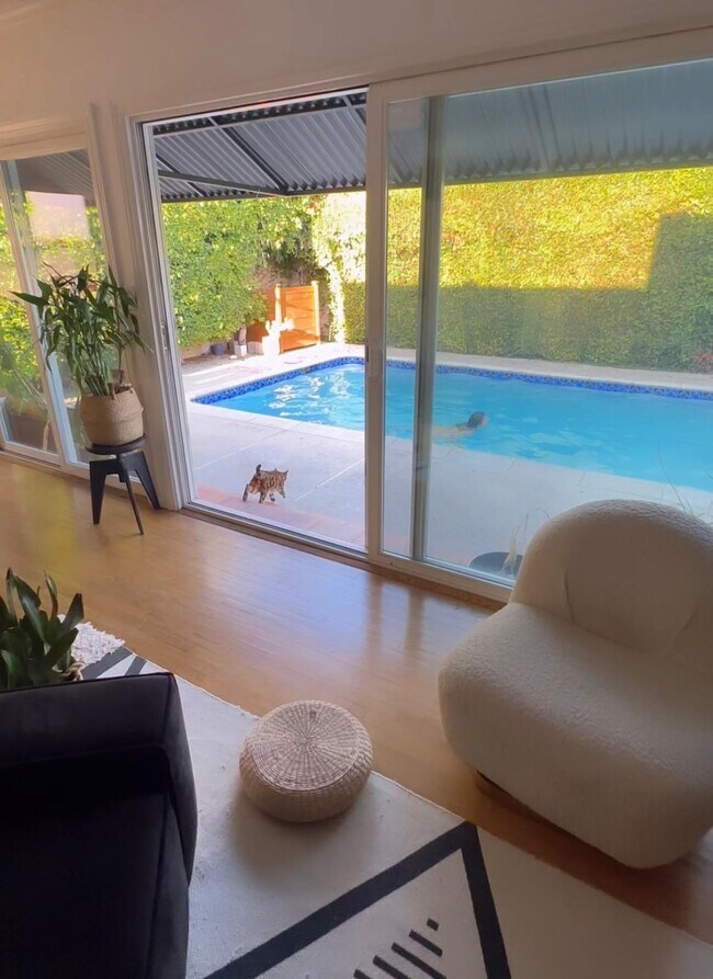 Foto del edificio - 6500 Whitaker Ave