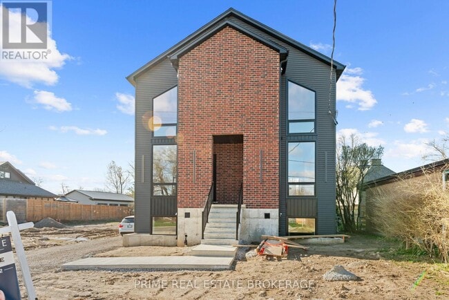 Building Photo - 417-417 Base Line Rd E