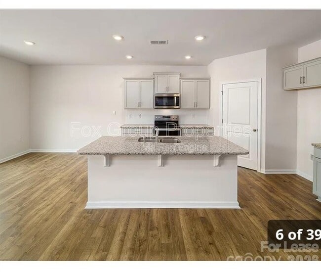 Building Photo - 132 Scotsway Ct