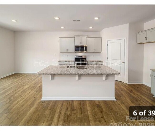 Foto del edificio - 132 Scotsway Ct