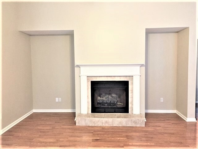 Building Photo - 636 Longcrest Ln