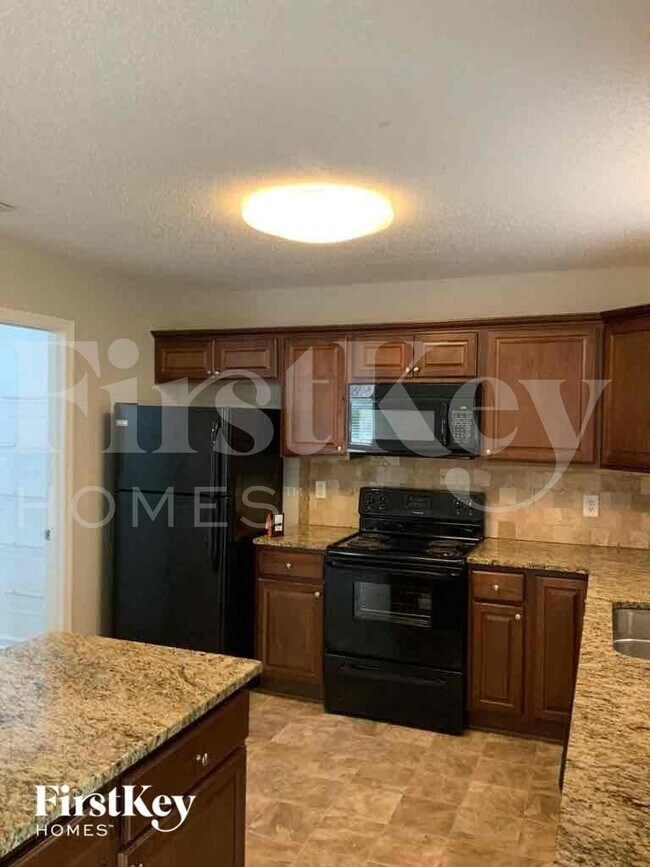 Foto del edificio - 341 Hill Crest Cir