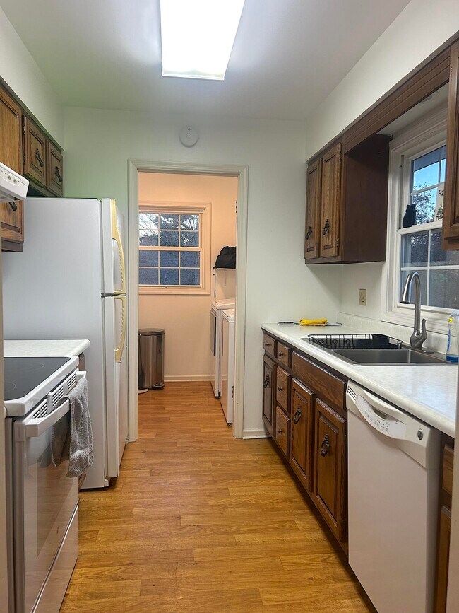 Building Photo - 280 Co Rd B