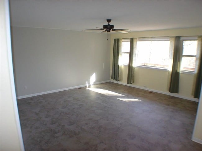 Foto del edificio - 4 Brentwood Dr