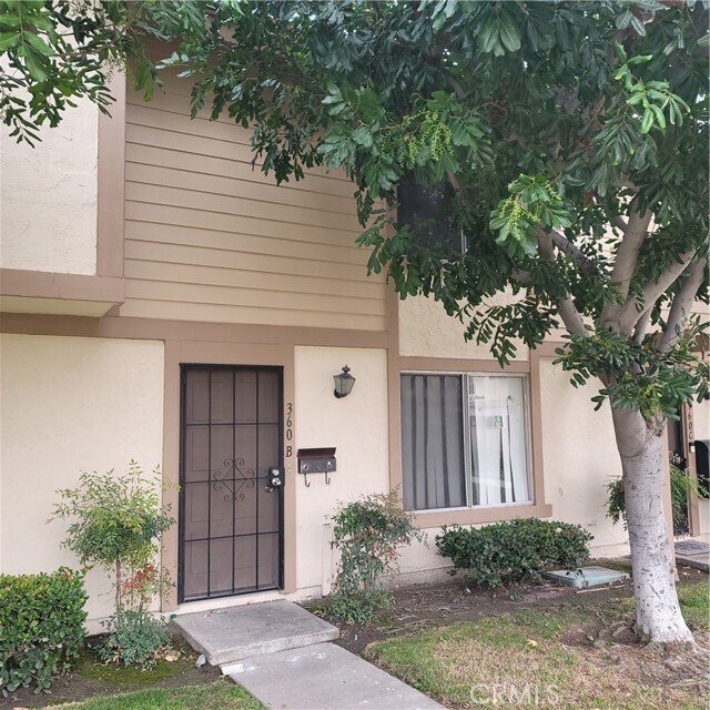 Primary Photo - 360 Carriage Dr