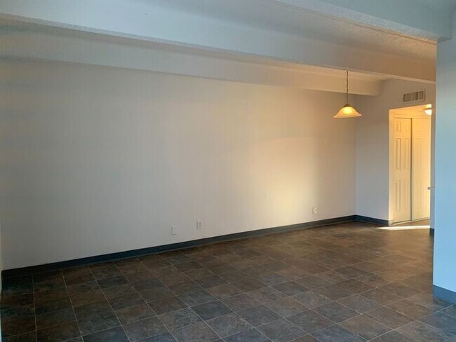 Building Photo - 1180 Alvarado Dr SE