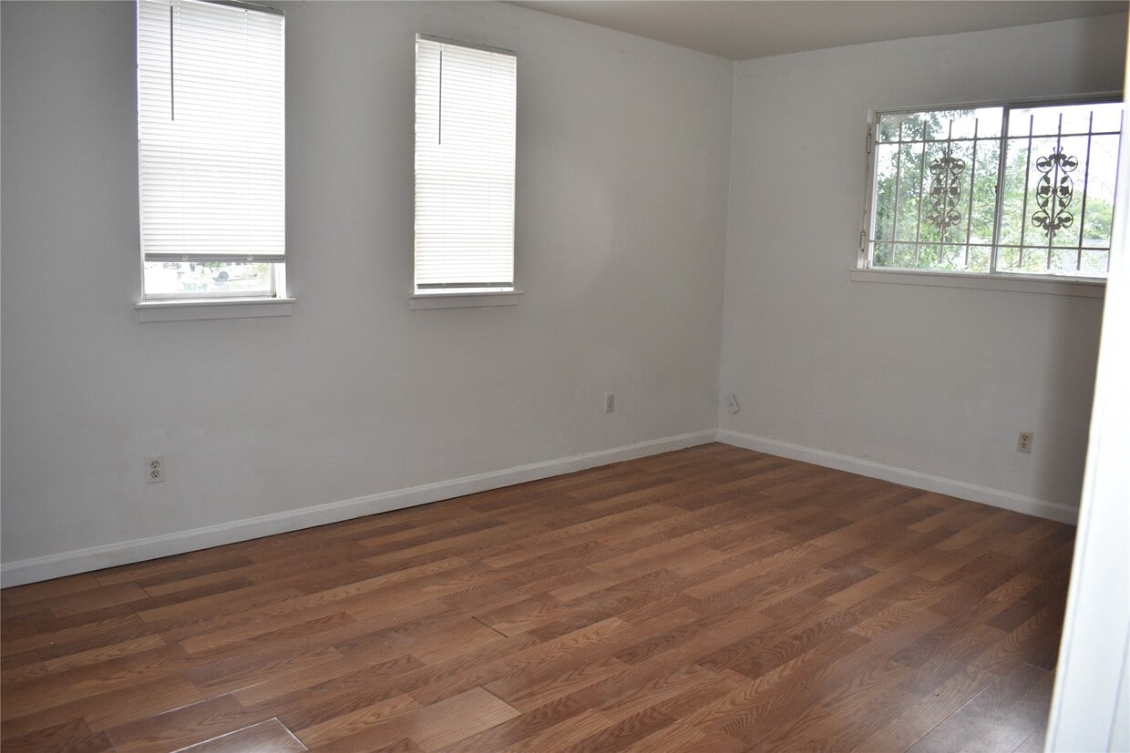Building Photo - 6718 Rowell Ct