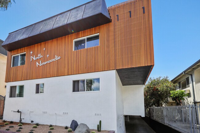 Foto del edificio - 111 N Normandie Ave