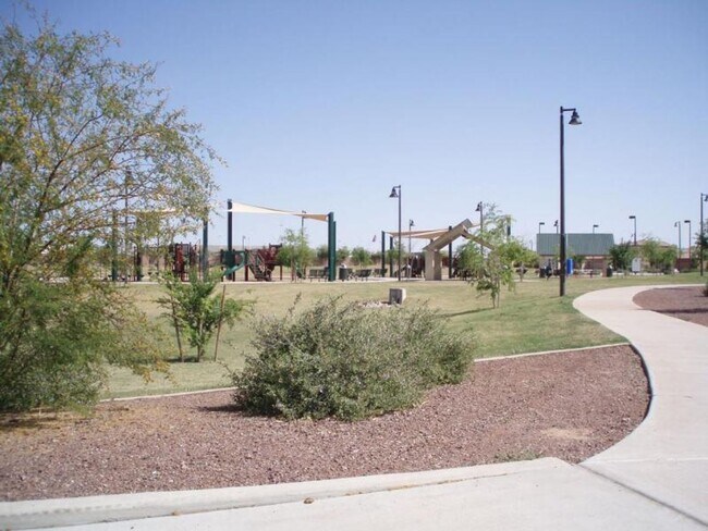 Building Photo - 2 BEDROOM 2 BATH TOWNHOME IN CHANDLER WITH...