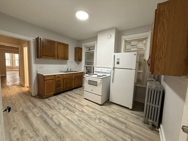 Building Photo - 380 Orange St