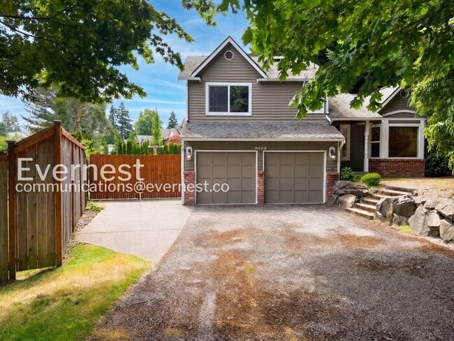 Building Photo - 3 Bed, 2 Bath Home with Fenced Yard & Garage / Available Soon!