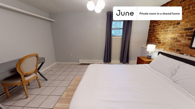 Foto del edificio - Private bedroom in 6 bed/2 bath Home