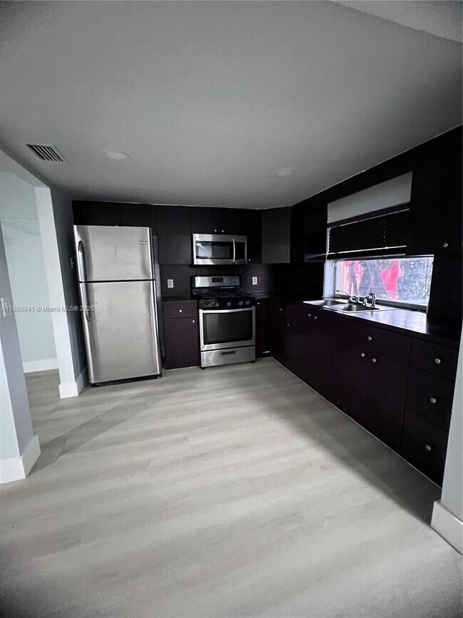 Foto del edificio - 11431 NW 35th St