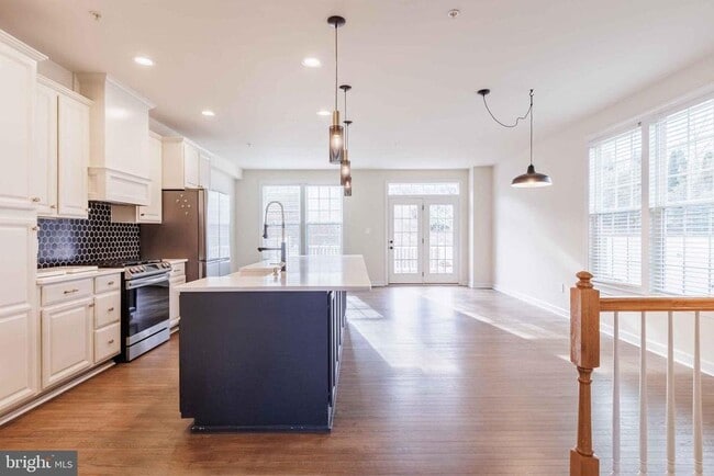 Foto del edificio - 9733 Braidwood Ter