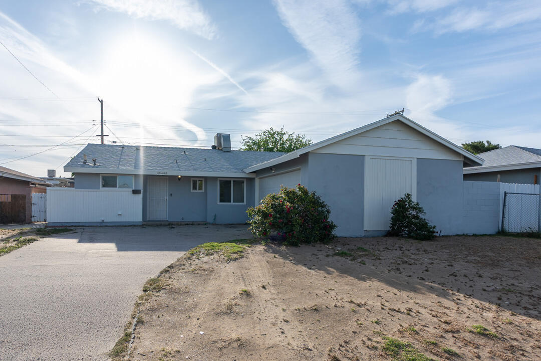 Foto principal - 45462 E 3rd St