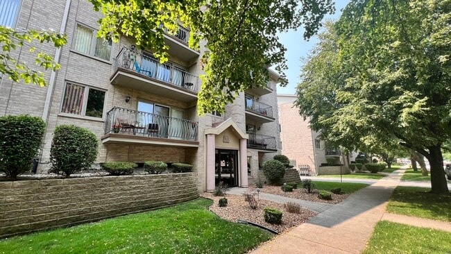 Building Photo - 10418 S Keating Ave
