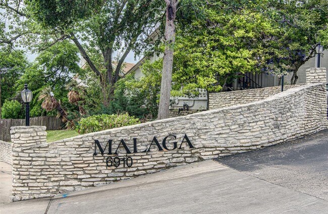 Foto del edificio - 6910 Hart Ln