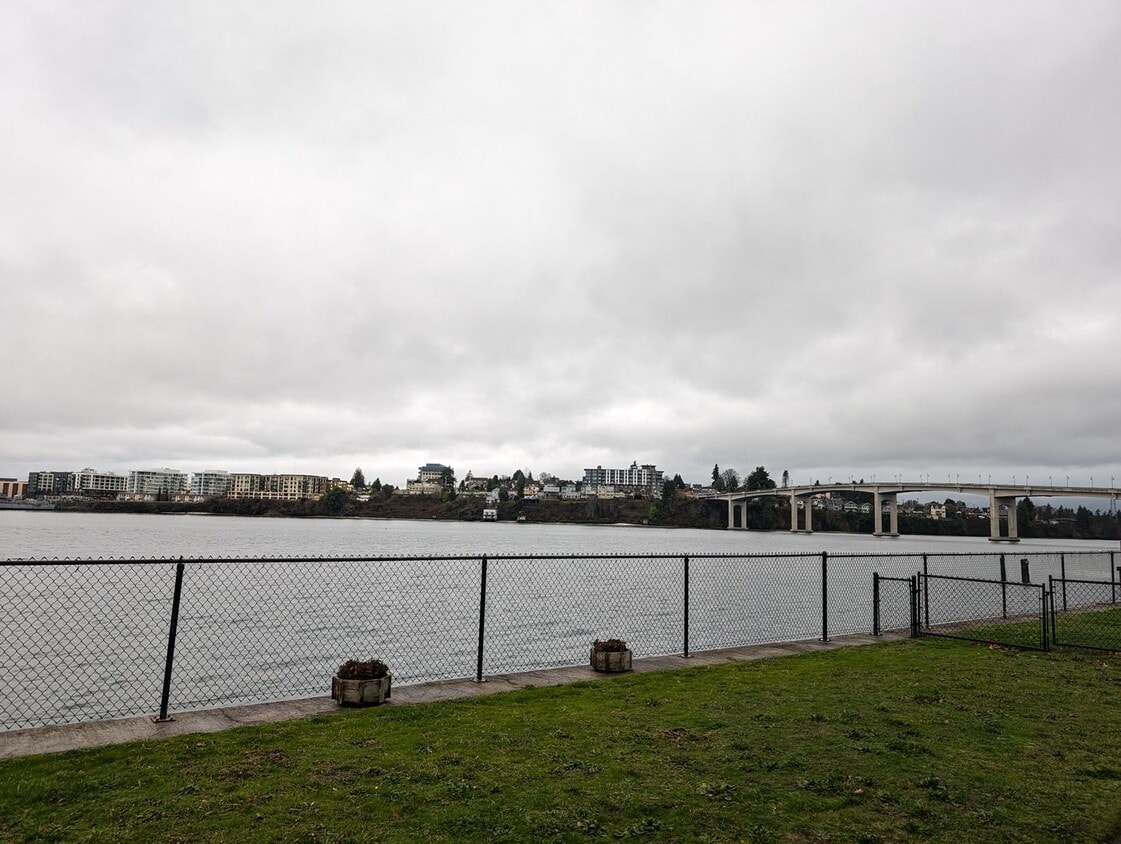 2Bedroom Waterfront Home in House Rental in Bremerton, WA