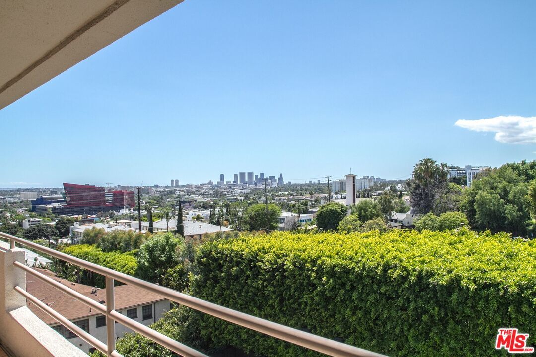 Foto principal - 1131 Alta Loma Rd