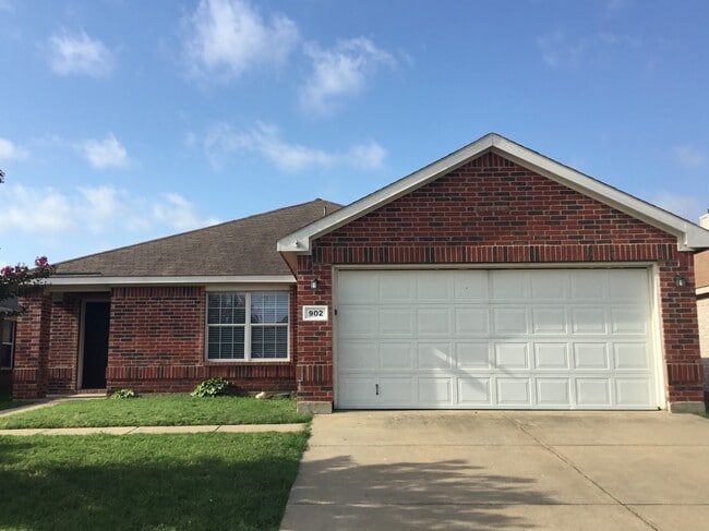 Building Photo - 902 Pryor Dr