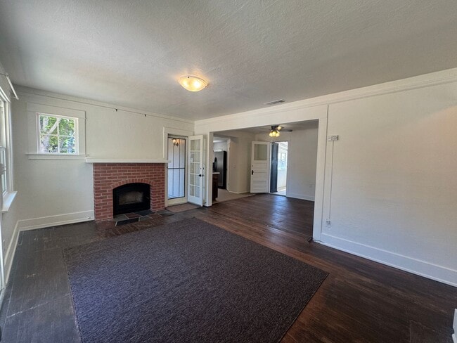 Foto del edificio - 3 Bedroom, 2 Bath Home for Lease