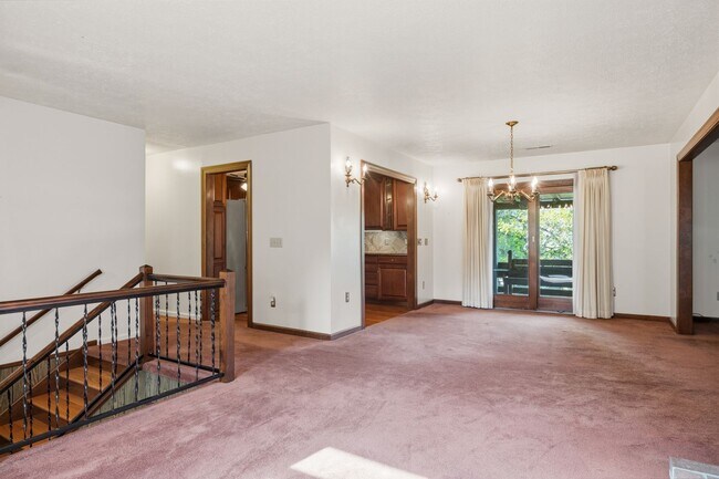 Foto del edificio - Spacious 5-Bedroom Home in Prestigious Blacksburg Country Club Estates