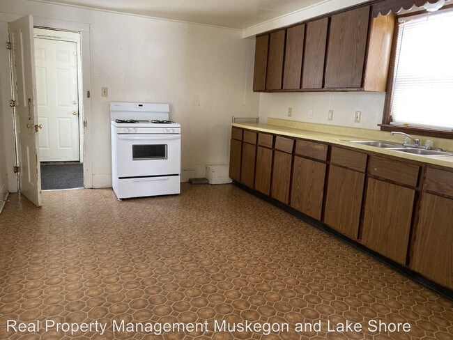 Building Photo - 2 br, 1 bath House - 574 East Apple Ave