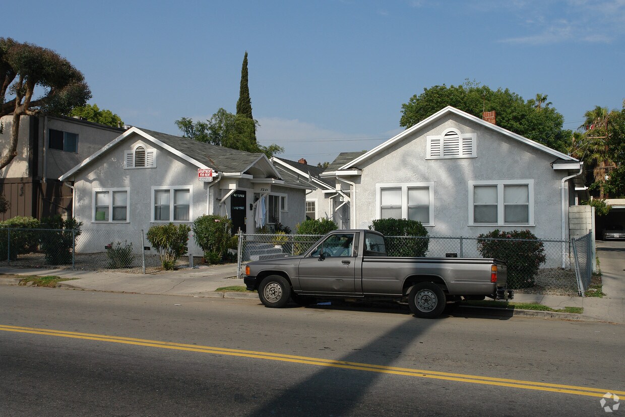 Primary Photo - 716-720 N Ardmore Ave