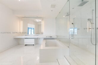 Building Photo - 18555 Collins Ave
