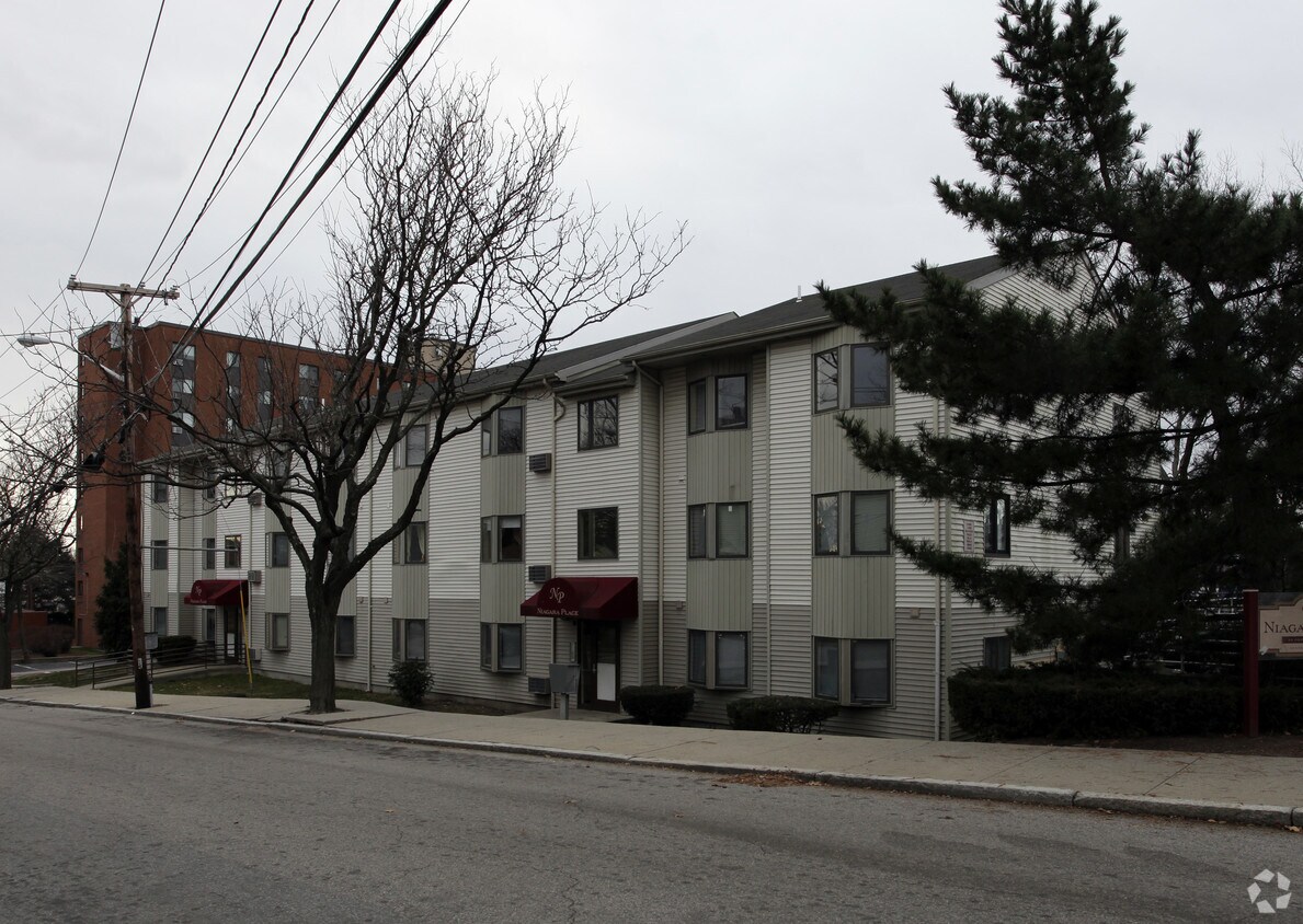 Primary Photo - 285 Niagara St