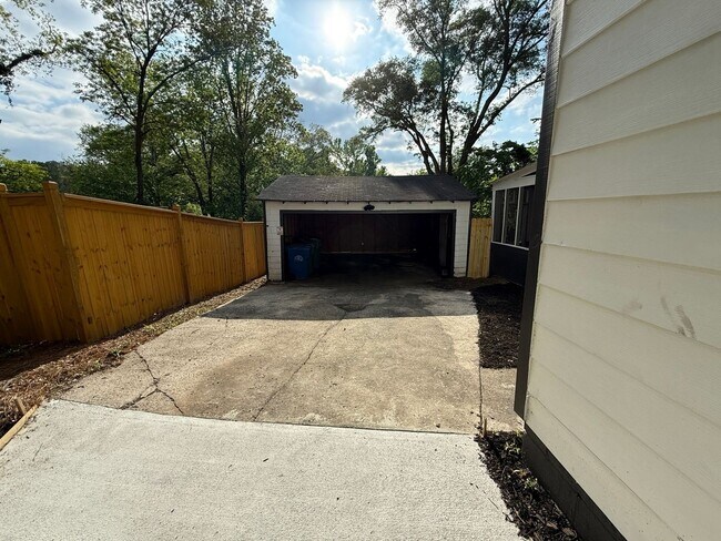 Foto del edificio - Charming 2BR/1Bth bungalow in Atlanta