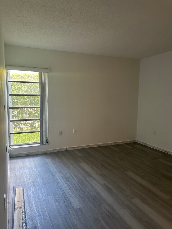 Foto del edificio - 4725 NW 7th St