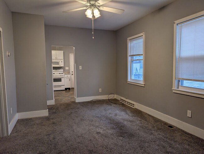 Foto del edificio - 1955 W 58th-Lower