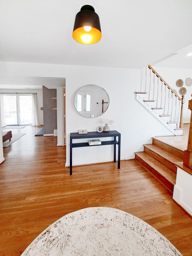 Building Photo - Coming Soon! Stunning Mid-Century Modern 3...