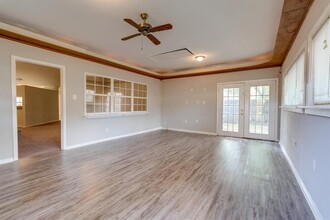 Building Photo - 20070 Crazy Horse Cir