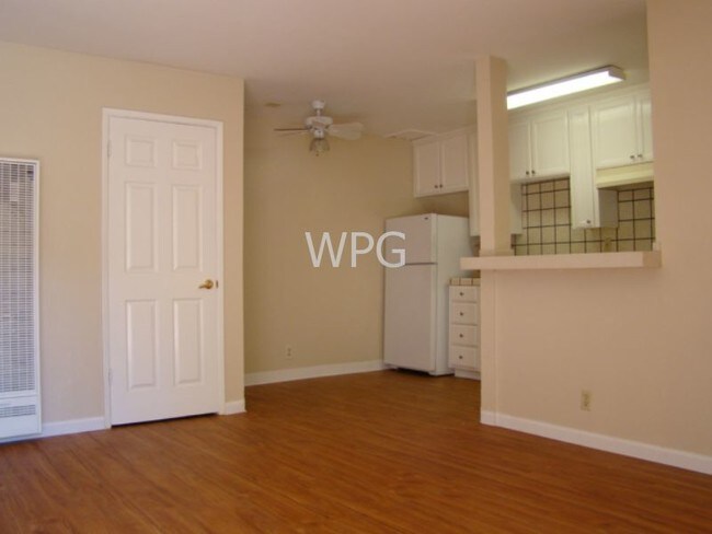 Building Photo - 713 Golden Oak Dr