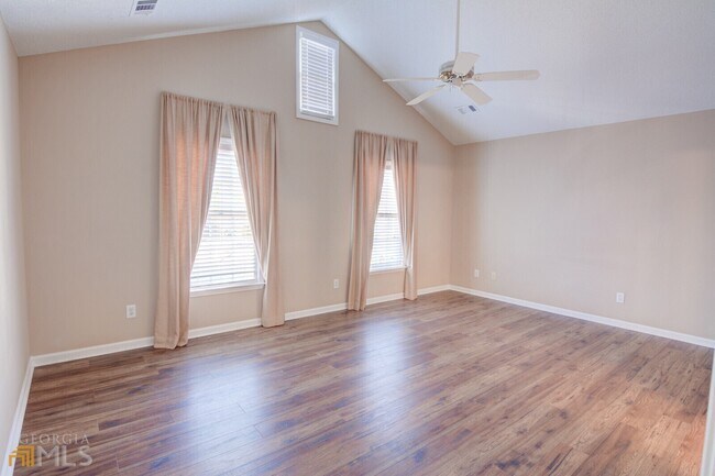 Building Photo - 380 Avebury Ct