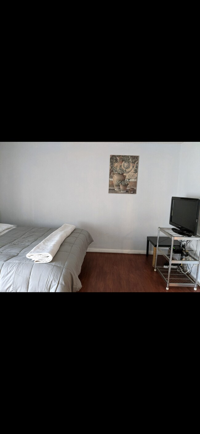 Photo - 310 N Civic Dr Apartment