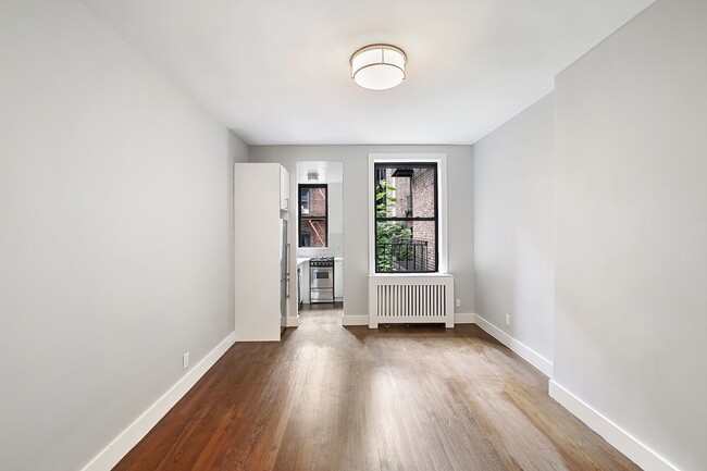 Building Photo - 510 E 88th St