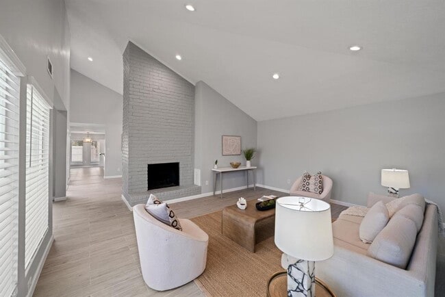 Building Photo - 11422 Lakeside Pl Dr