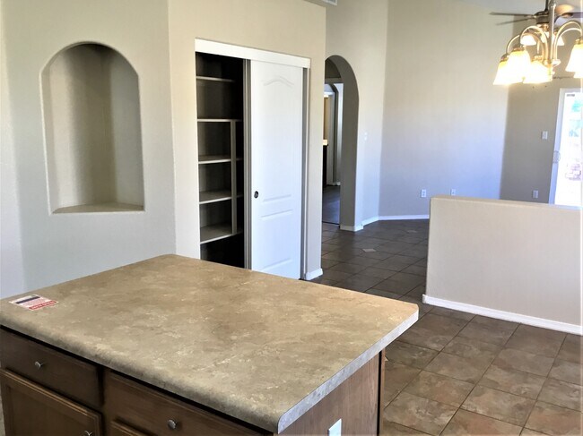 Foto del edificio - 500 Playful Meadows Dr NE