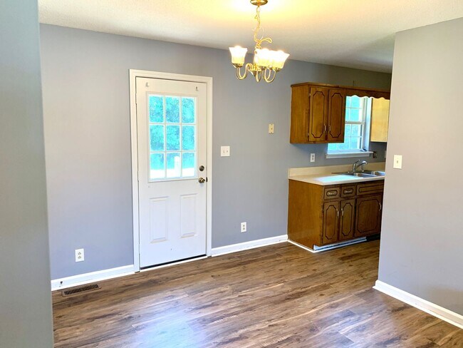 Foto del edificio - 740 Carmack Ct