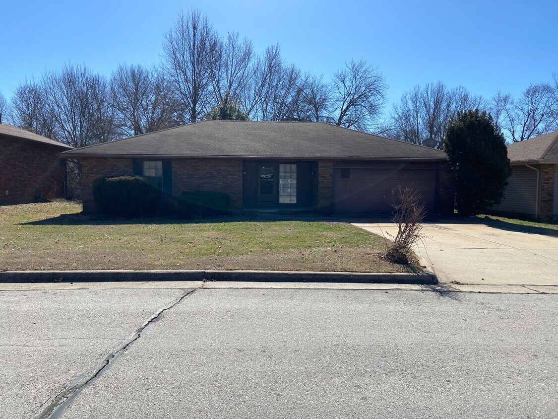 Primary Photo - All brick 3 Bed, 2 Bath, 2 Car Garage Ranch