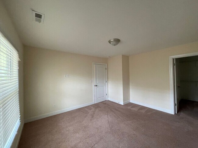 Foto del edificio - Exclusively Offered by Muse Realty Rentals...