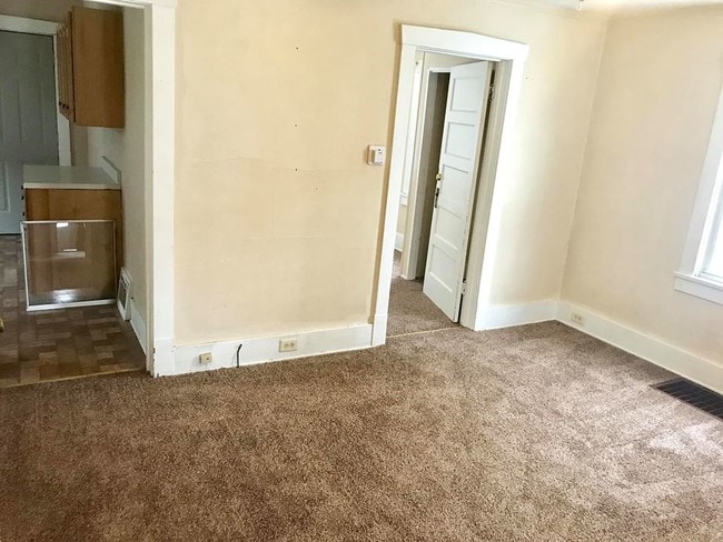 Foto del edificio - 909 W McClure Ave